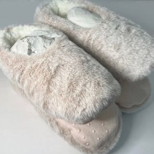 Target Faux Fur Pink Slipper Socks W/ Grippers | Size S (US 5-7)